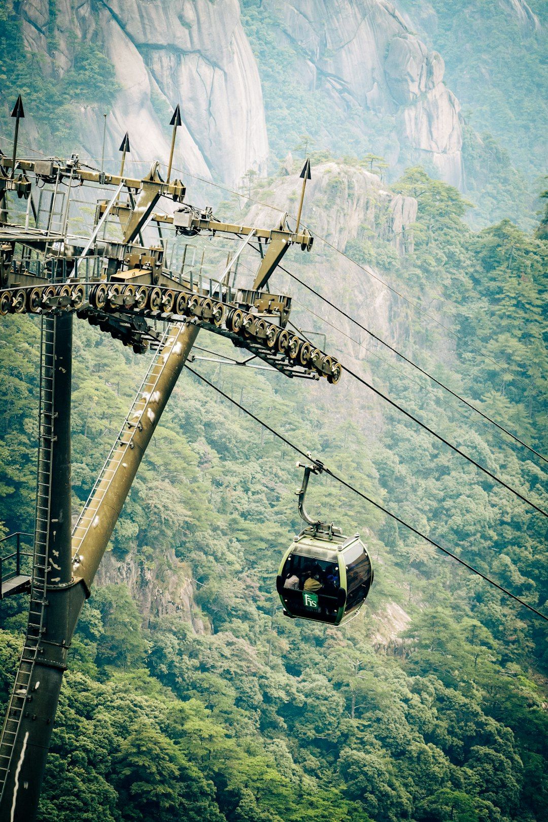 A cable car climbing Huangshan — one of the four payments the article breaks down