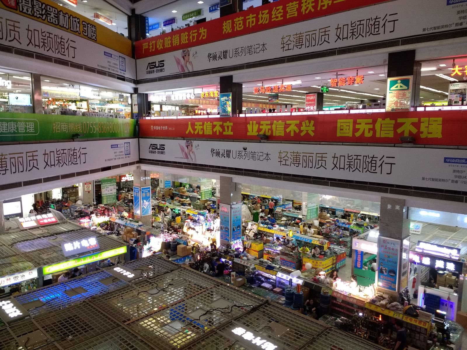 Stalls in the Huaqiangbei electronics markets